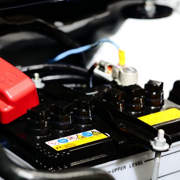 Jak podłączyć akumulator do auta: Proste wskazówki dla początkujących.