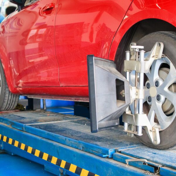 Jak ustawić zbieżność? Znaczenie prawidłowej geometrii zawieszenia.