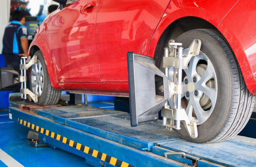 Jak ustawić zbieżność? Znaczenie prawidłowej geometrii zawieszenia.