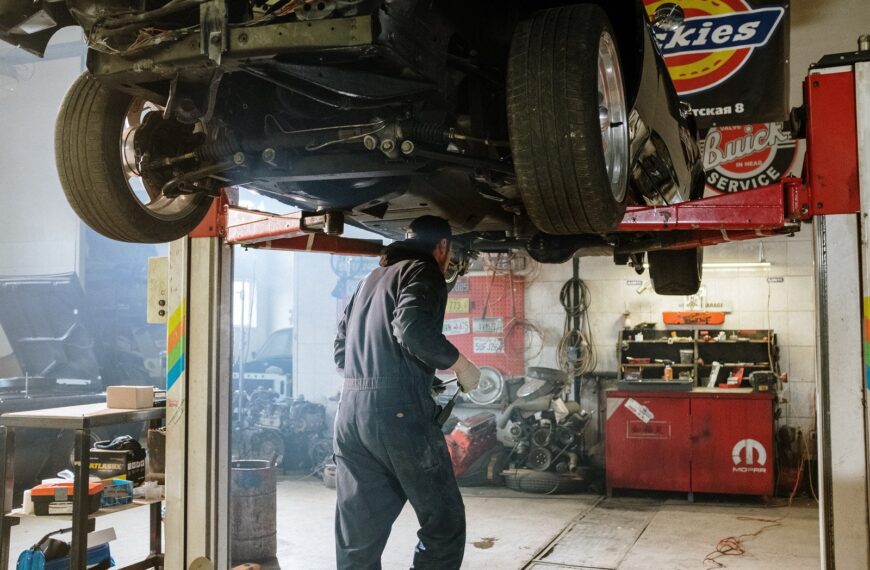 Ubytek płynu chłodniczego: Przyczyny i co zrobić w przypadku wycieku.