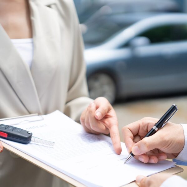 Zakup samochodu od osoby prywatnej za gotówkę: Poradnik krok po kroku.