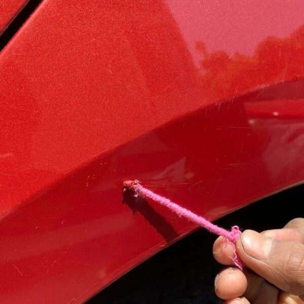 Zaprawki lakiernicze na rdzę: Jak usunąć korozję i odnowić lakier.