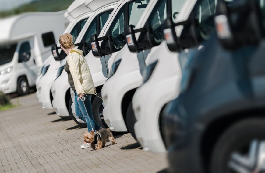 Odkryj Świat Kamperów: Jak Wybrać Idealny Pojazd dla Siebie