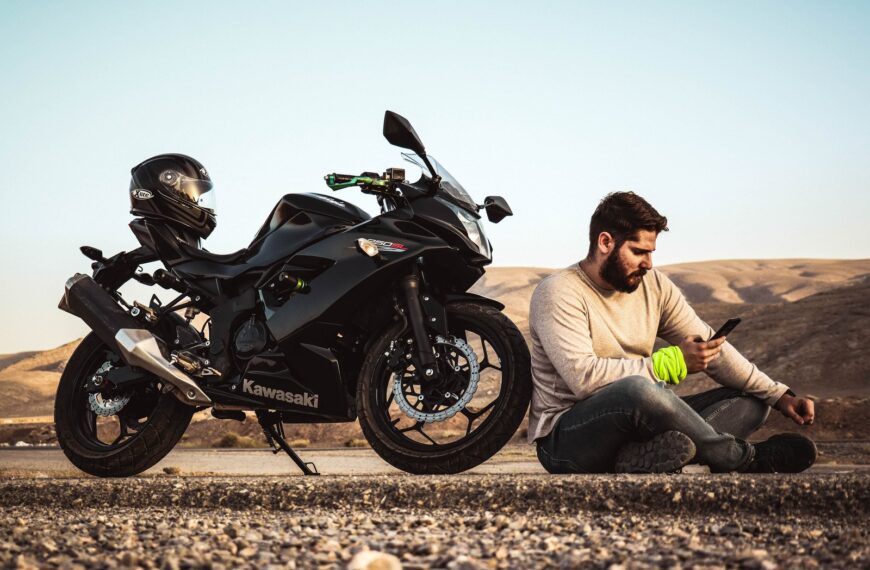 Jak kupić używany motocykl: sprawdzenie historii i stanu technicznego.