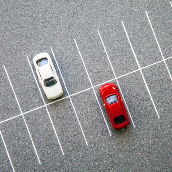 Porównanie systemów wspomagania parkowania: co wybrać?