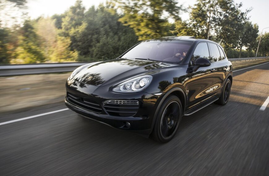 Nowoczesne systemy bezpieczeństwa w samochodach: co warto wiedzieć?