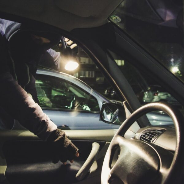 Jak zabezpieczyć samochód przed kradzieżą: Nowoczesne technologie i sprawdzone metody