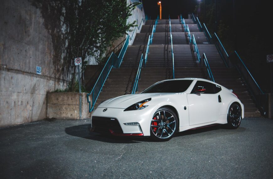 Historia samochodów sportowych: Legendarne modele i ich wpływ na dzisiejszą motoryzację