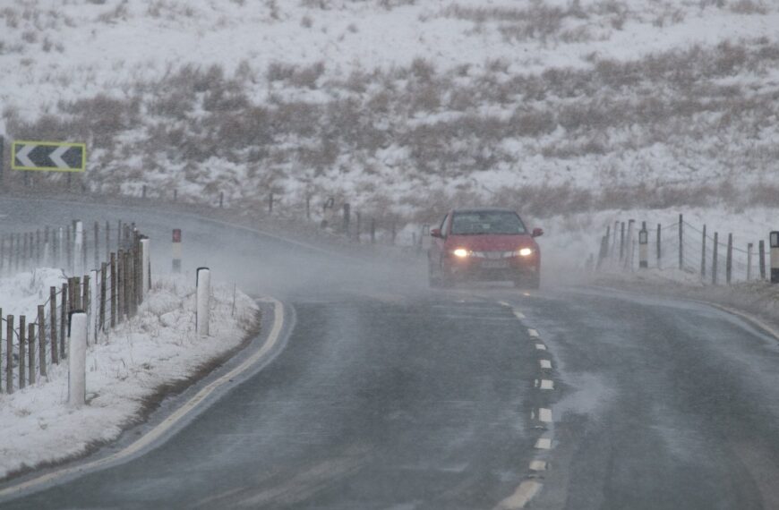 Wpływ zimowych warunków na systemy wspomagania jazdy: Jak przygotować auto na sezon