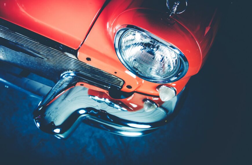 Pojazdy zabytkowe a współczesne technologie: Jak nowe rozwiązania wpływają na ochronę klasyków.