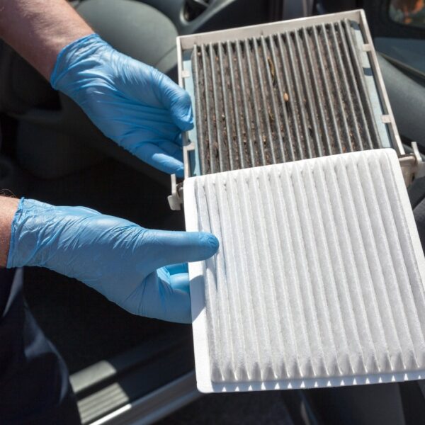 Jak wyczyścić filtr kabinowy: domowe sposoby i profesjonalne metody konserwacji.